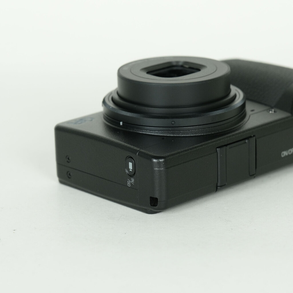RICOH GR IV