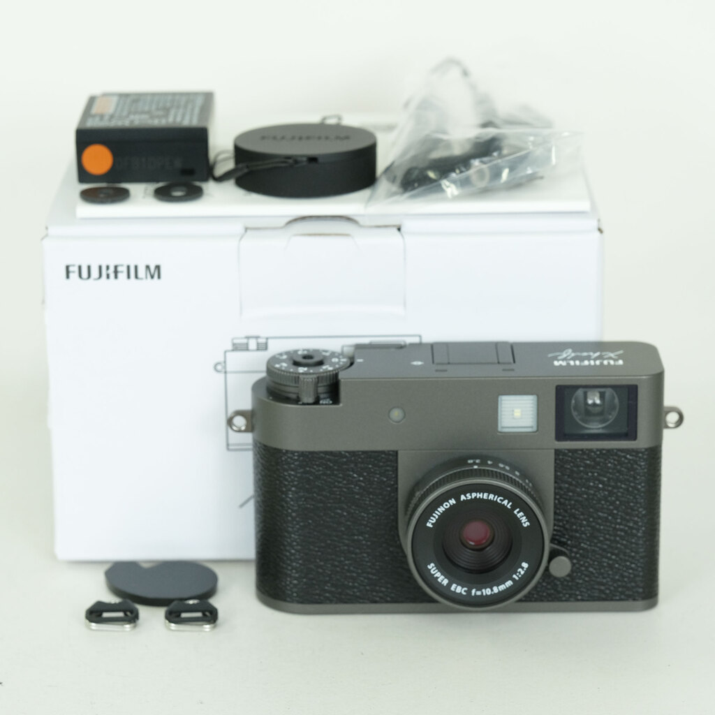 FUJIFILM X half X-HF1