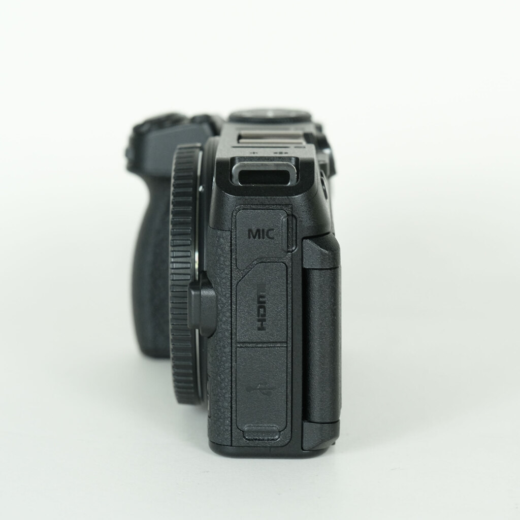 Nikon Z30 [�{�f�B]