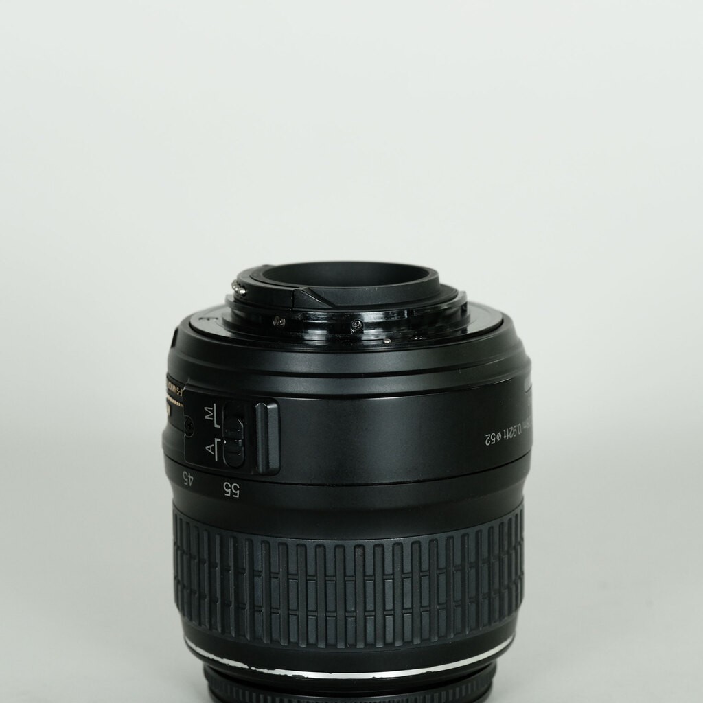 Nikon AF-S DX NIKKOR 18-55mm f3.5-5.6G VR II