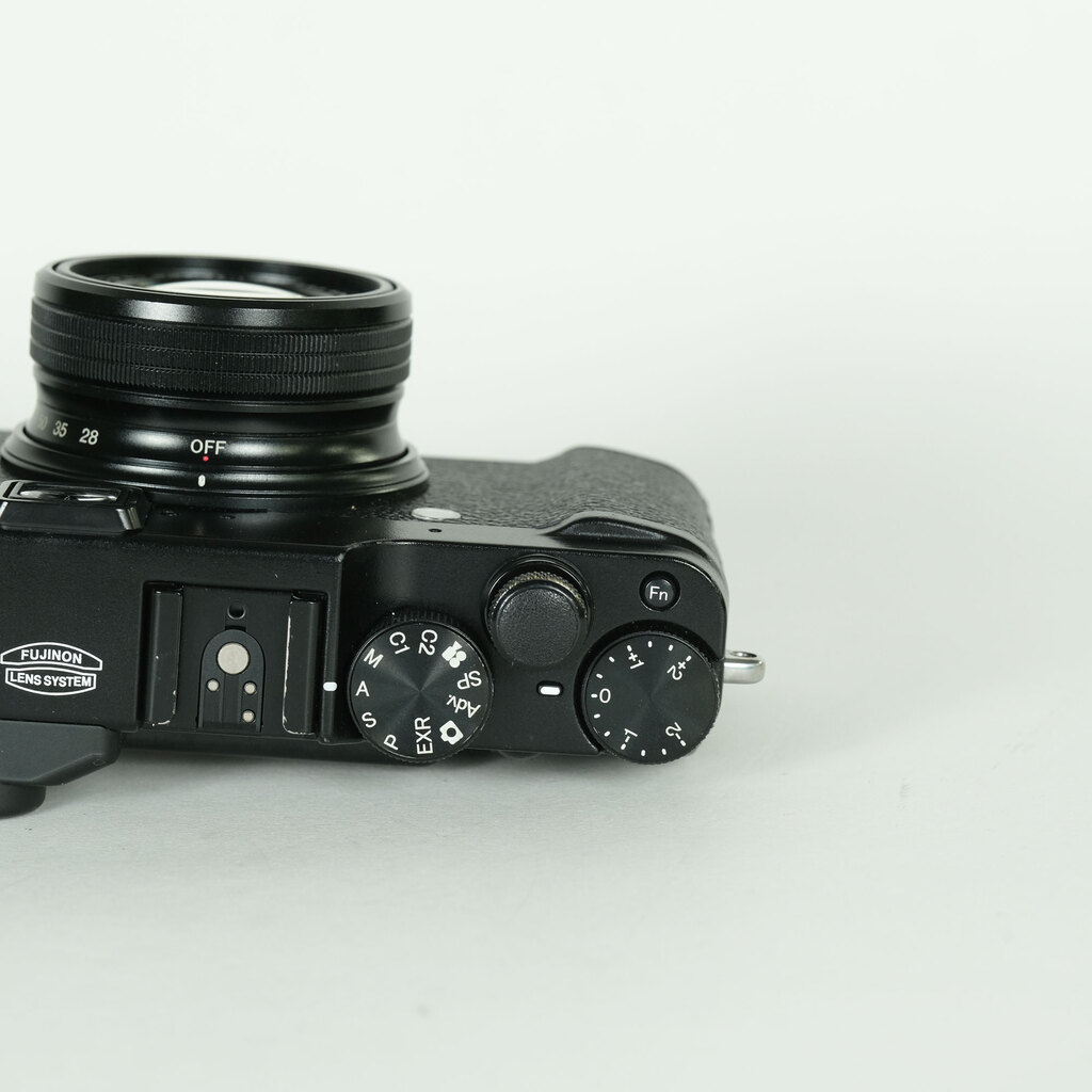 FUJIFILM X10 ブラック