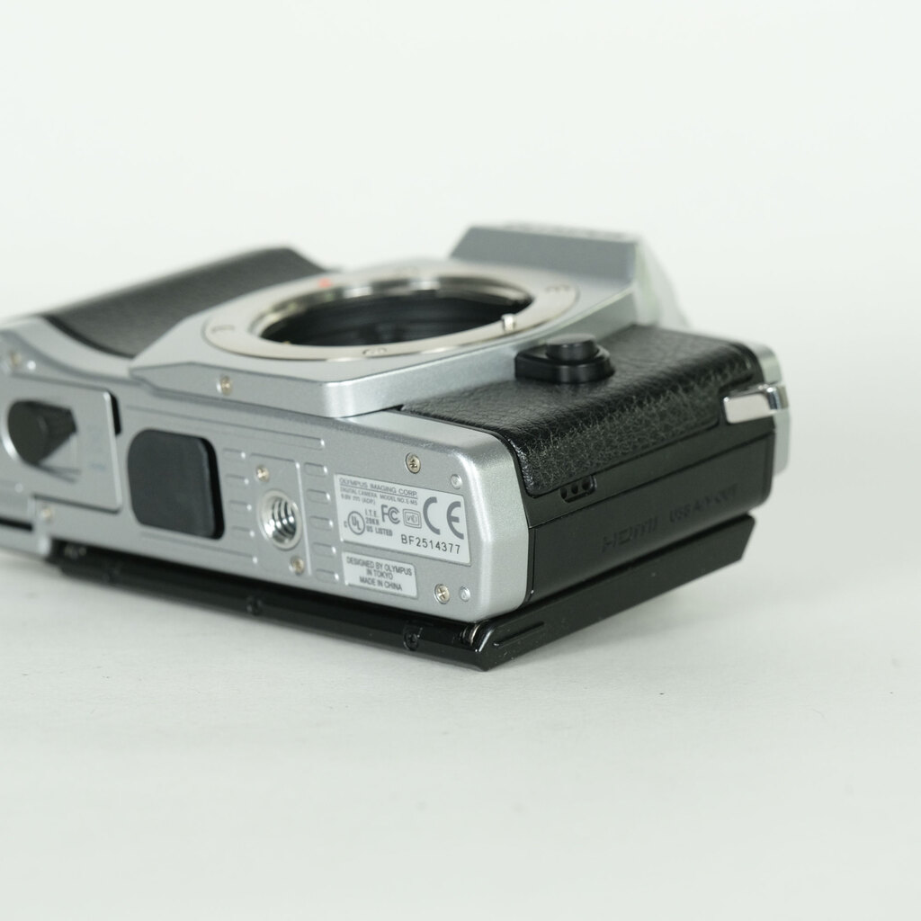 OLYMPUS OM-D E-M5 ボディ シルバー OLYMPUS OM-D E-M5 ボディ シルバー