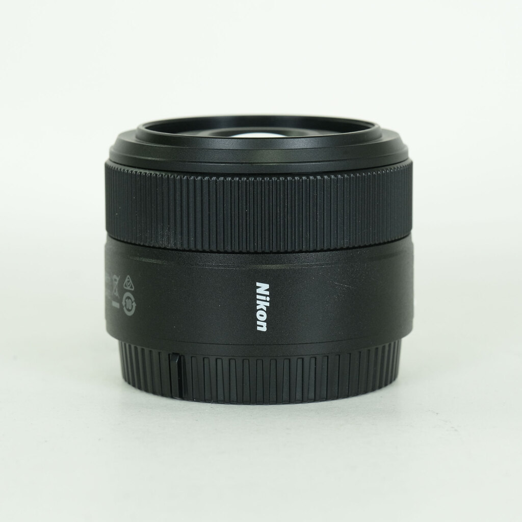 Nikon NIKKOR Z 40mm f/2 Nikon NIKKOR Z 40mm f/2