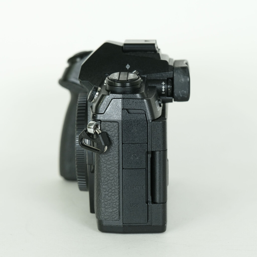 OLYMPUS OM-D E-M1 Mark II