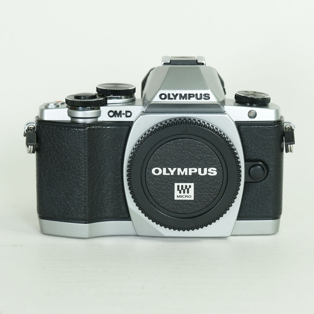 OLYMPUS OM-D E-M10 ボディ シルバー