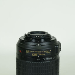 Nikon AF-S DX VR Zoom-Nikkor 55-200mm F4-5.6G IF-ED Nikon AF-S DX VR Zoom-Nikkor 55-200mm F4-5.6G IF-ED