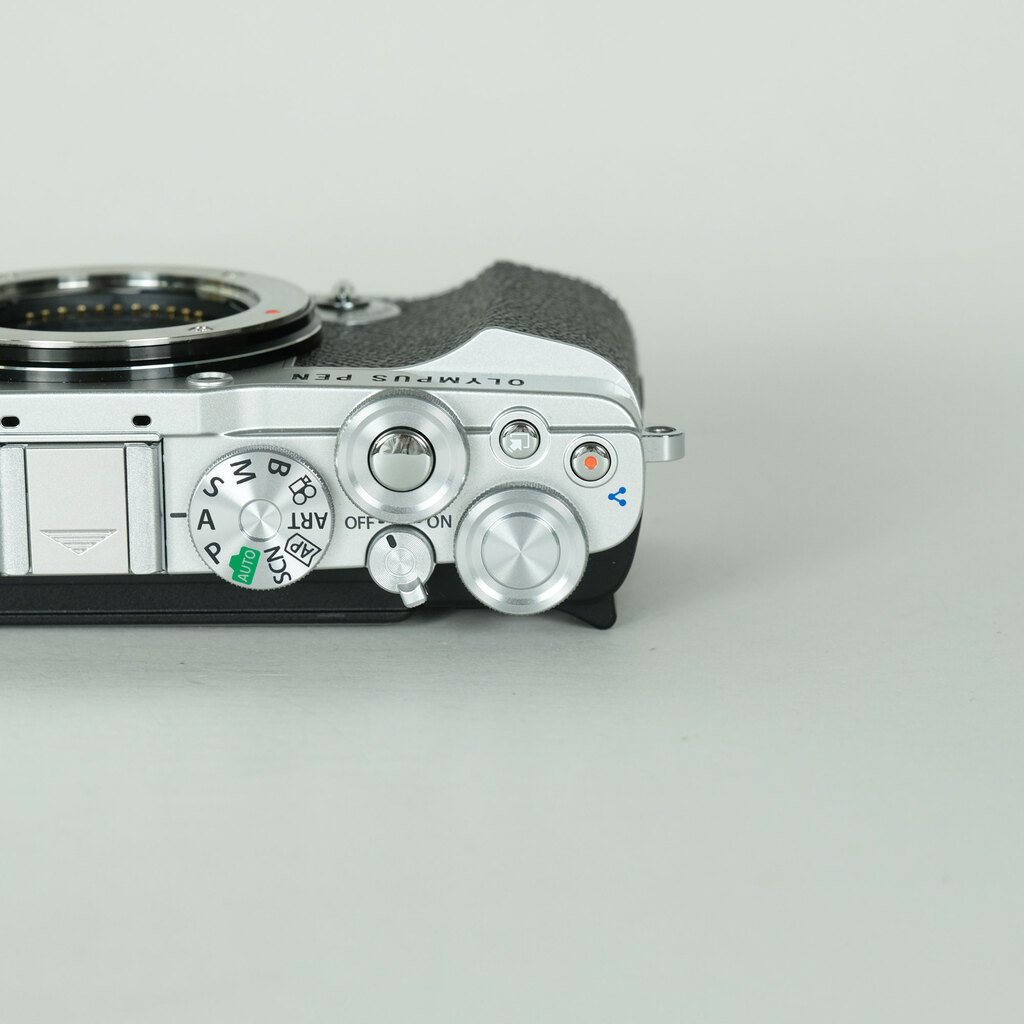 OLYMPUS PEN E-P7