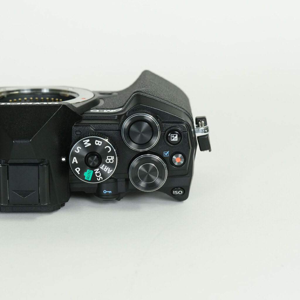 OLYMPUS OM-D E-M5 Mark III