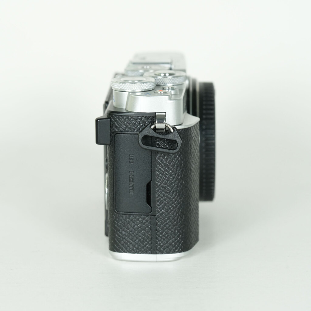 OLYMPUS PEN E-P7 [�{�f�B �V���o�[]