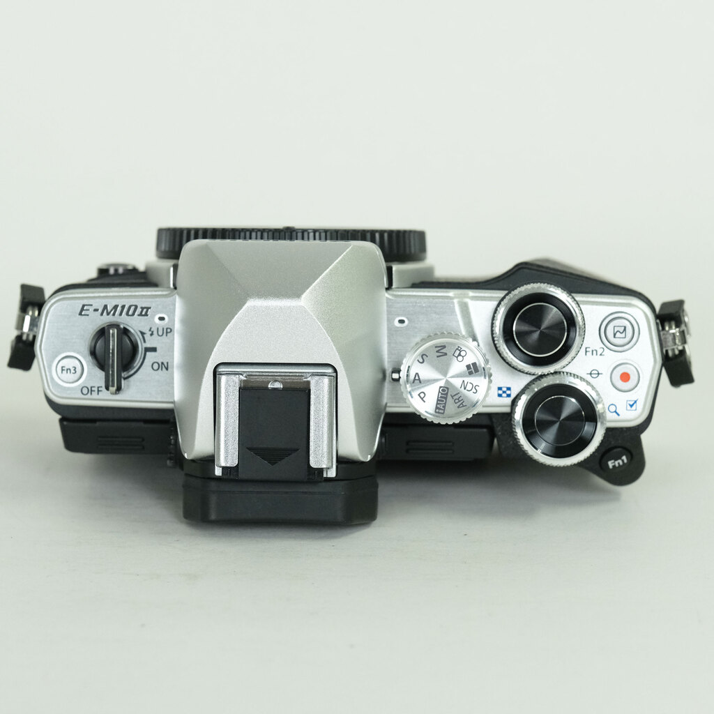 OLYMPUS OM-D E-M10 Mark II