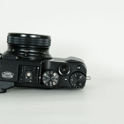 FUJIFILM X10 ブラック