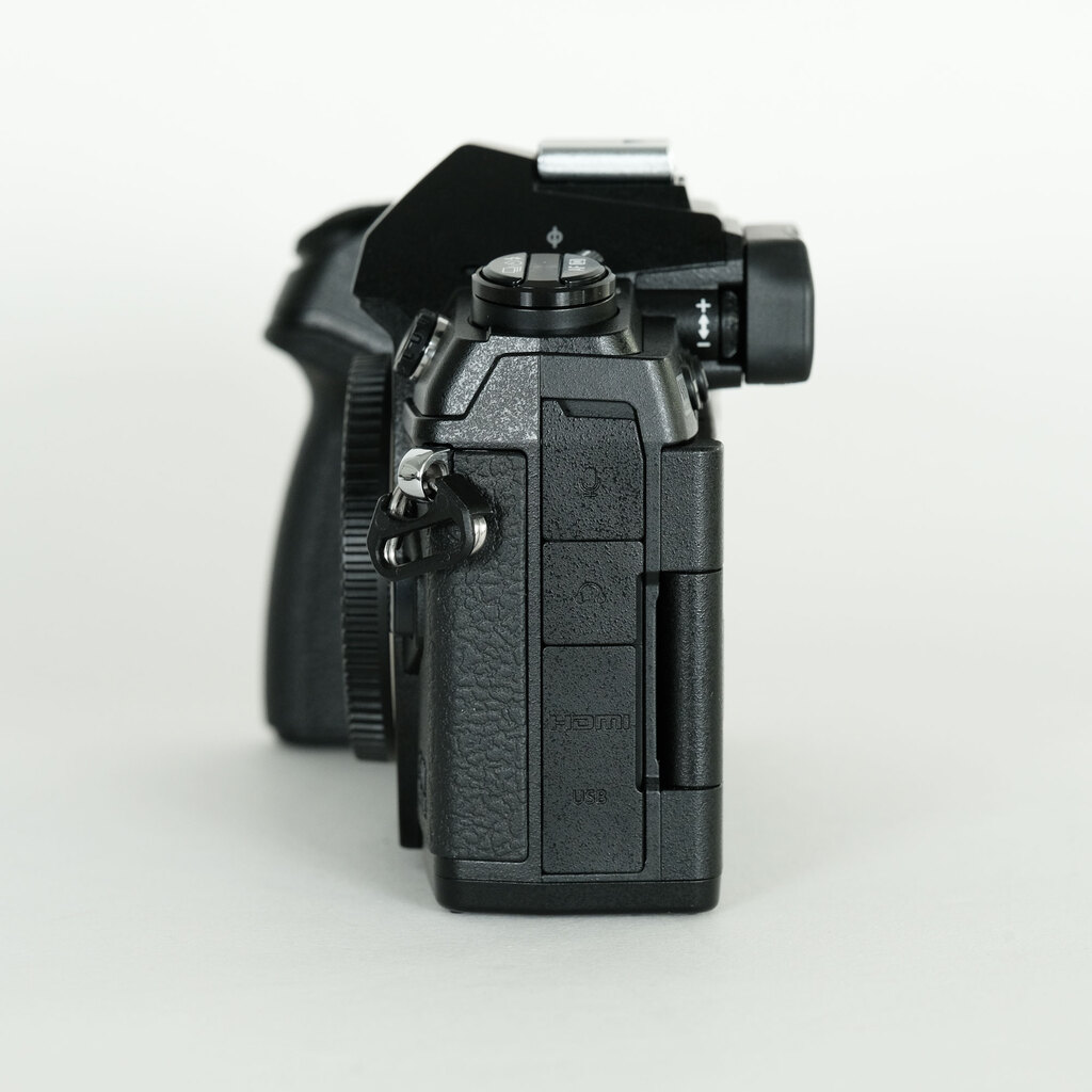 OLYMPUS OM-D E-M1 Mark III