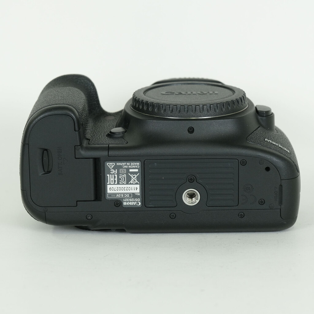Canon EOS 5D Mark III Canon EOS 5D Mark III