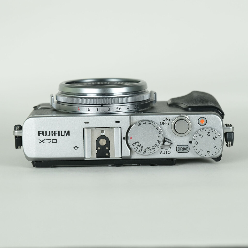 FUJIFILM X70 シルバー FUJIFILM X70 シルバー