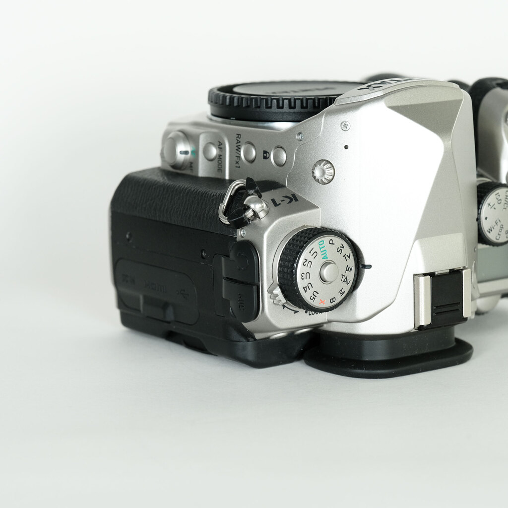 PENTAX K-1 Limited Silver〔バッテリーグリップ D-BG6 /バッテリー×2 / メタルホットシュー付属〕