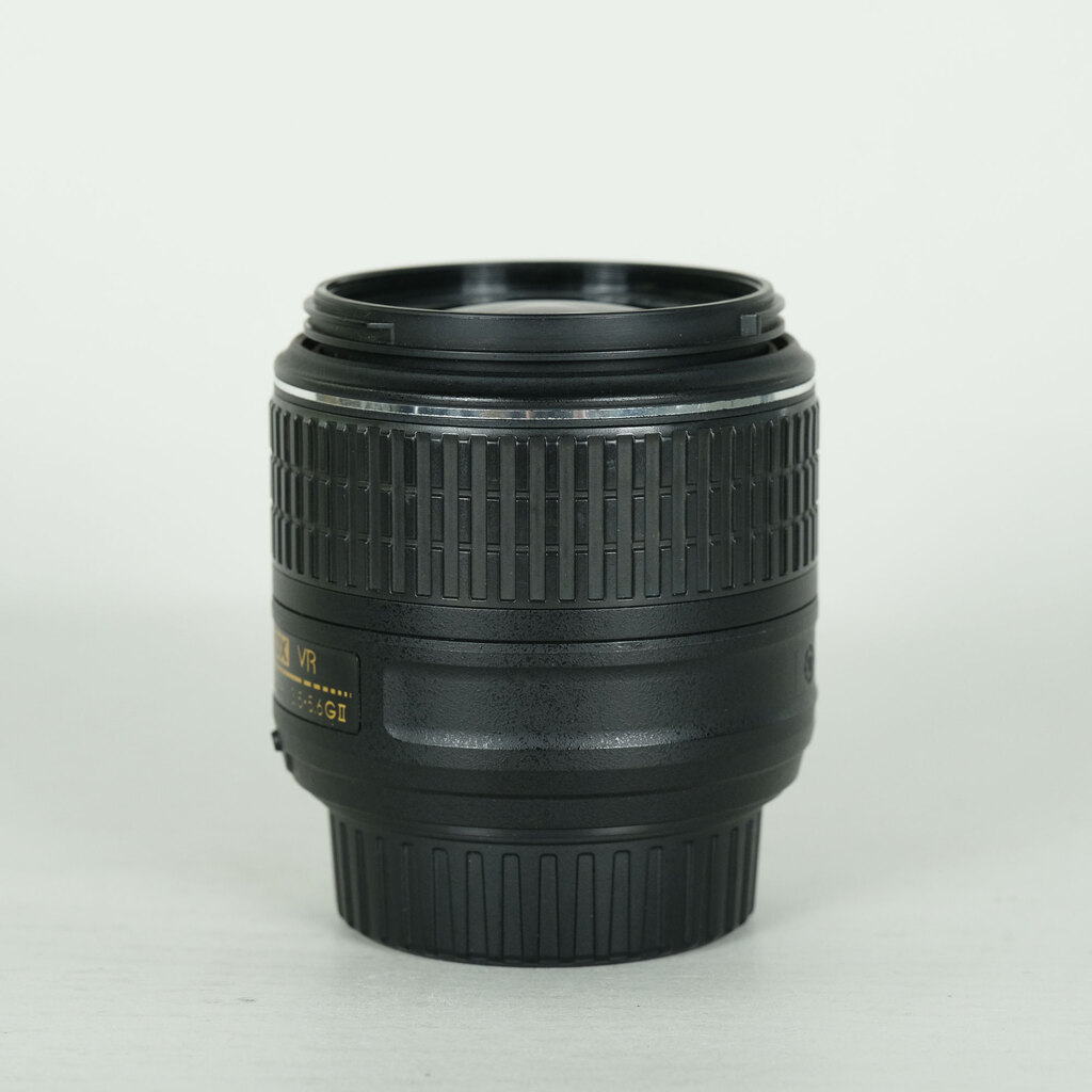 Nikon AF-S DX NIKKOR 18-55mm f3.5-5.6G VR II Nikon AF-S DX NIKKOR 18-55mm f3.5-5.6G VR II
