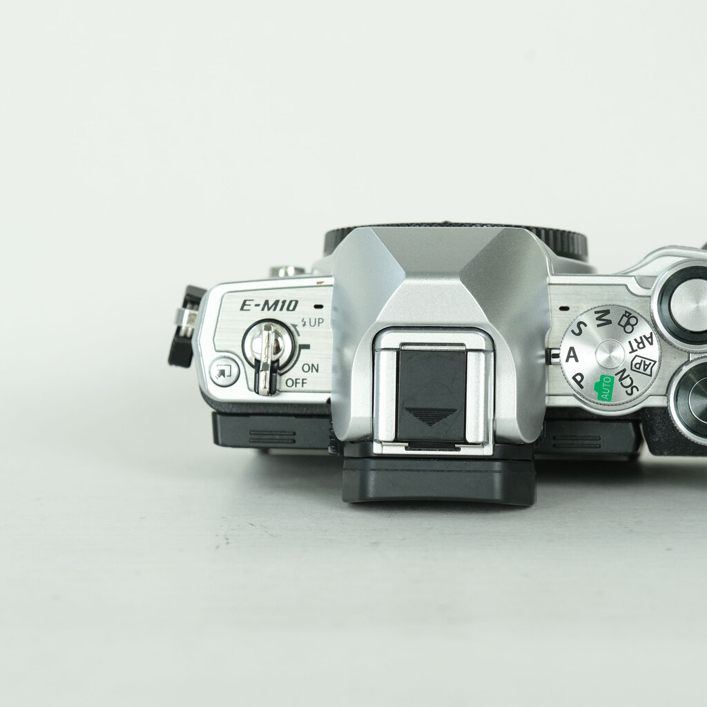 OLYMPUS OM-D E-M10 Mark IVの出品 | ONE SCENE（ワンシーン）