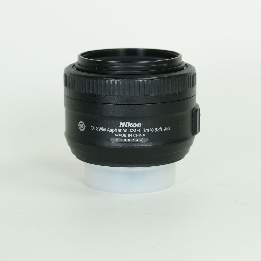 Nikon AF-S DX NIKKOR 35mm f/1.8G Nikon AF-S DX NIKKOR 35mm f/1.8G