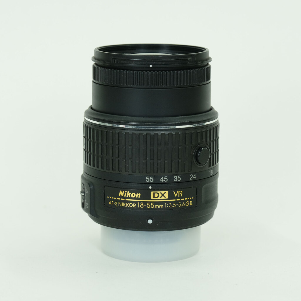Nikon AF-S DX NIKKOR 18-55mm f3.5-5.6G VR II Nikon AF-S DX NIKKOR 18-55mm f3.5-5.6G VR II