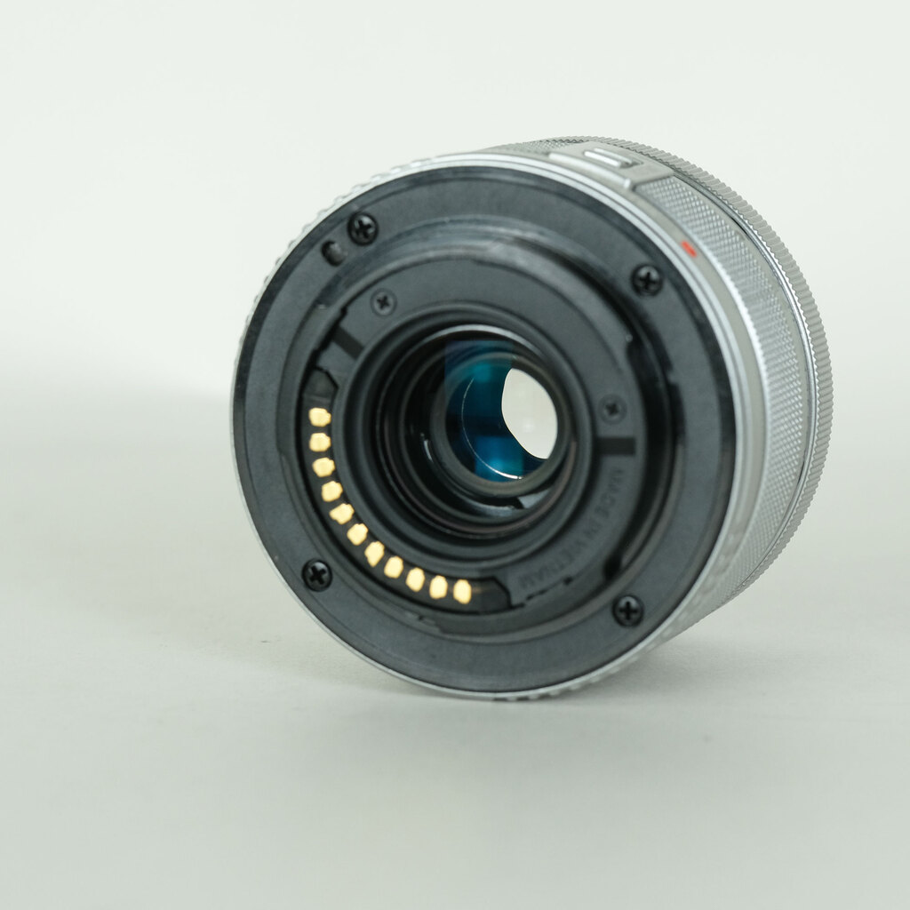 OLYMPUS M.ZUIKO DIGITAL 14-42mm F3.5-5.6IIR シルバー