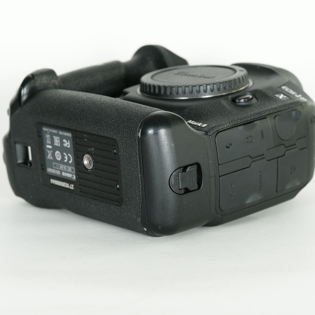 Canon EOS-1D X Mark II