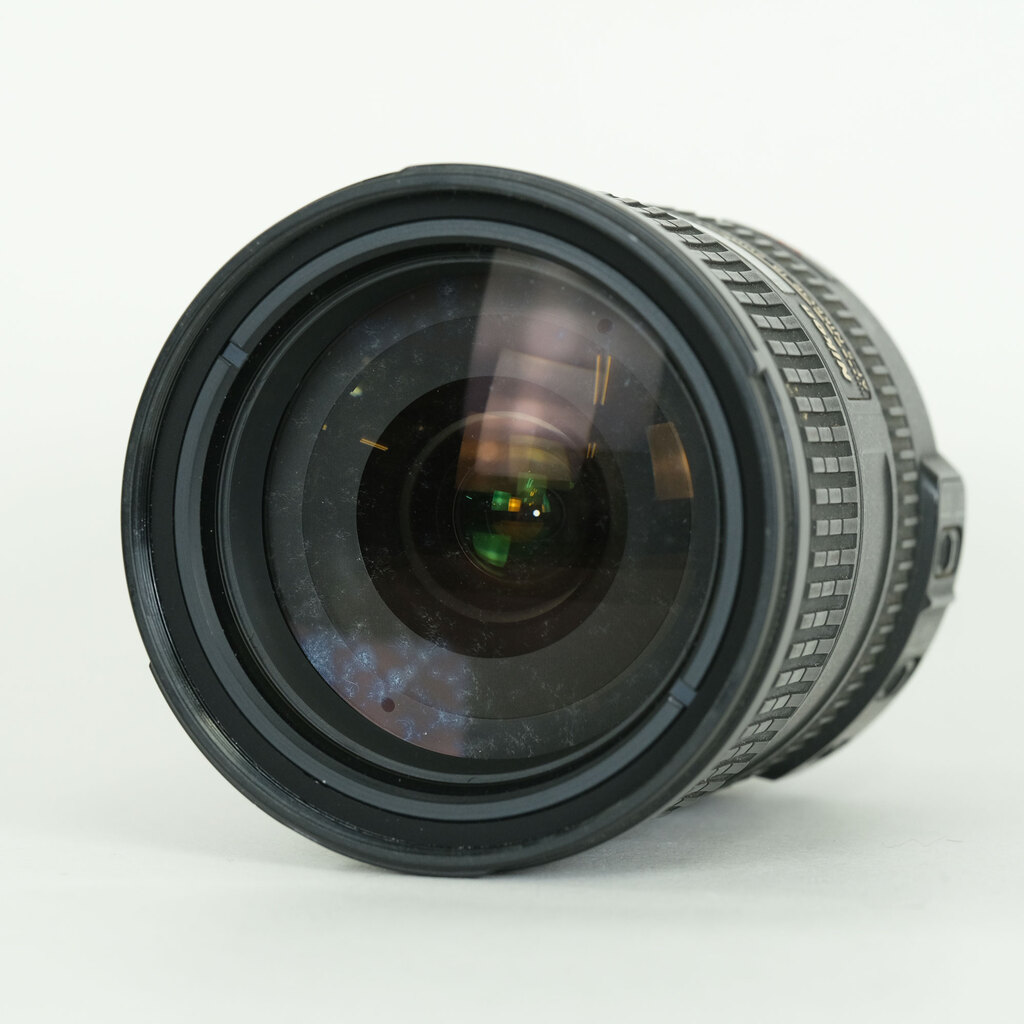 Nikon AF-S DX VR Zoom-Nikkor 18-200mm F3.5-5.6G IF-ED Nikon AF-S DX VR Zoom-Nikkor 18-200mm F3.5-5.6G IF-ED