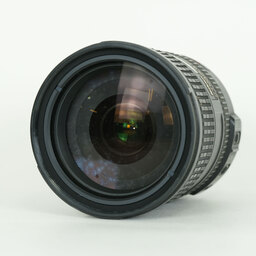 Nikon AF-S DX VR Zoom-Nikkor 18-200mm F3.5-5.6G IF-ED Nikon AF-S DX VR Zoom-Nikkor 18-200mm F3.5-5.6G IF-ED