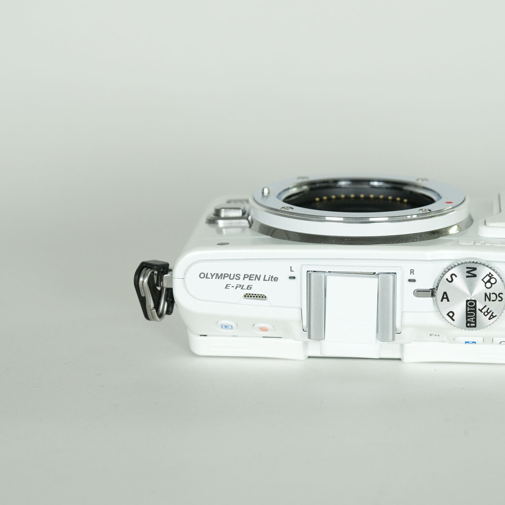 OLYMPUS PEN Lite E-PL6 ボディ ホワイト
