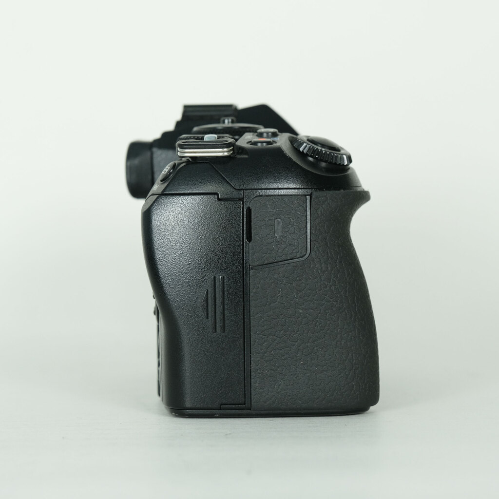 OLYMPUS OM-D E-M1 Mark II [�{�f�B]