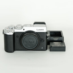 Panasonic LUMIX DMC-GX8 ボディ シルバー