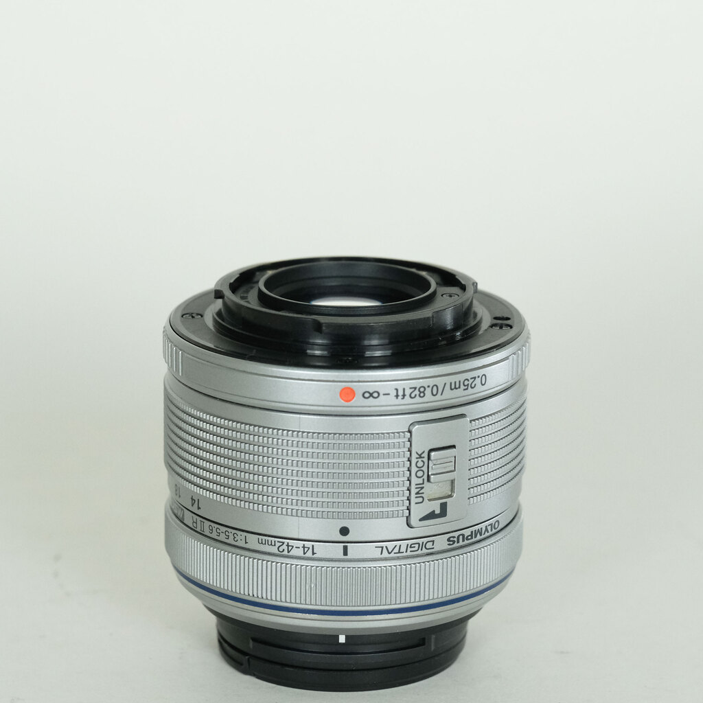 OLYMPUS M.ZUIKO DIGITAL 14-42mm F3.5-5.6IIR シルバー