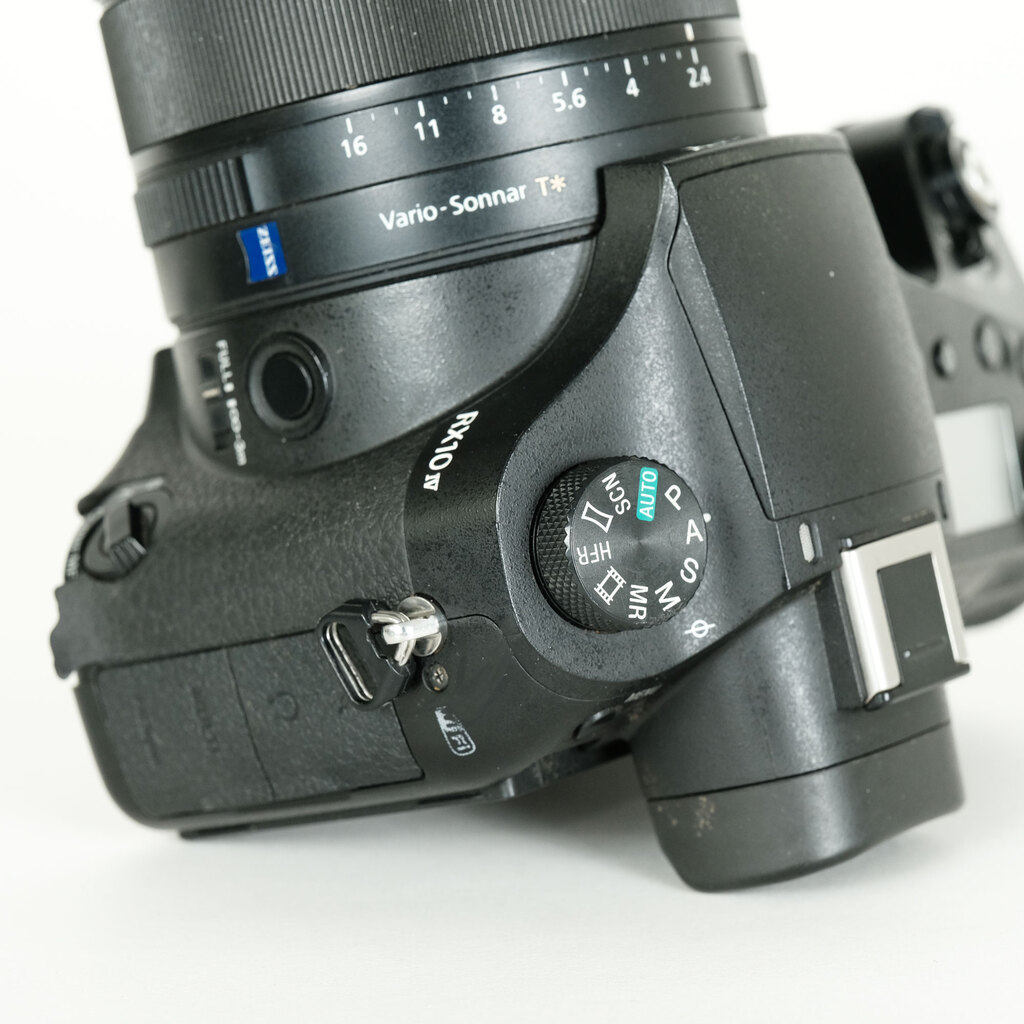 SONY Cyber-shot DSC-RX10M4