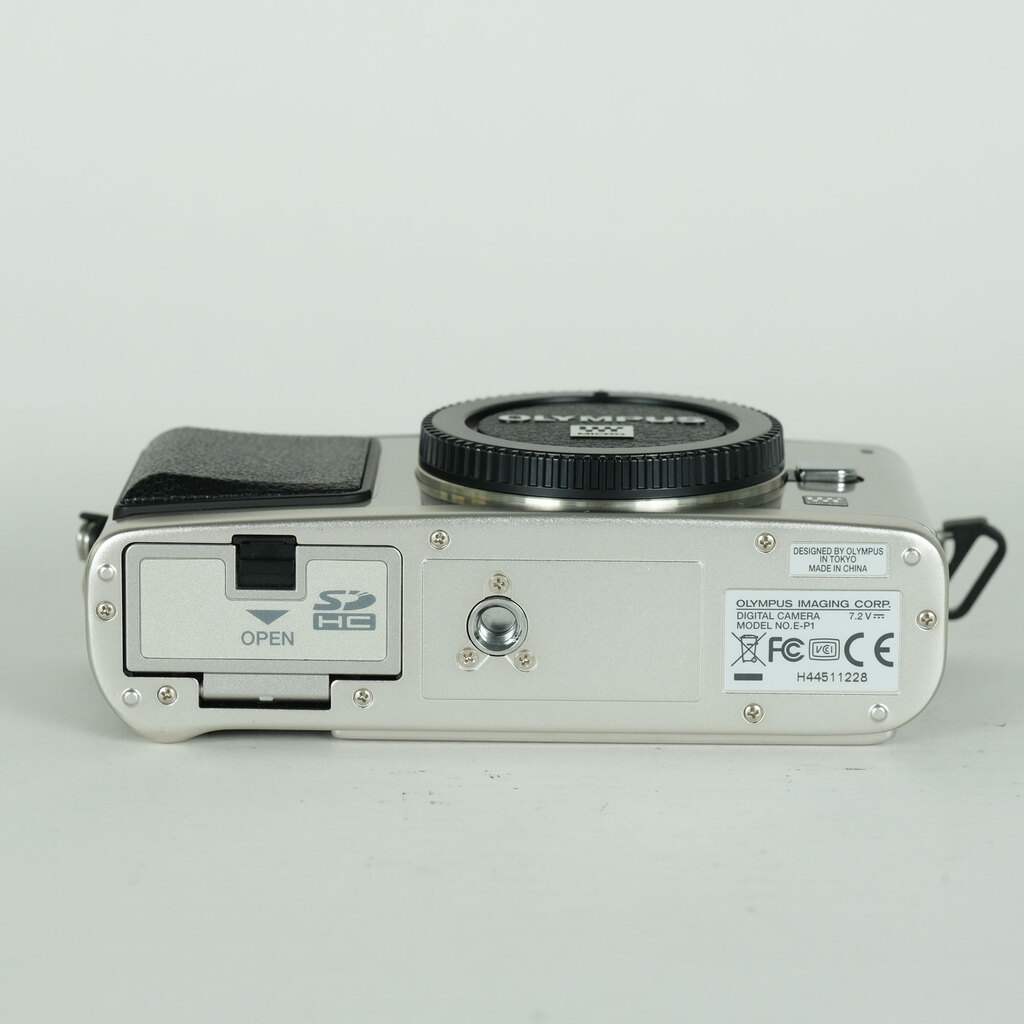 OLYMPUS PEN E-P1 ボディ シルバーの出品 | ONE SCENE（ワンシーン）
