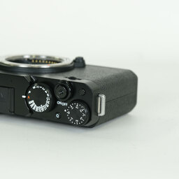 FUJIFILM X-E4