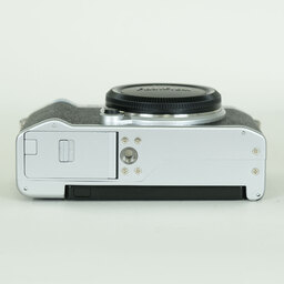 FUJIFILM X-M5