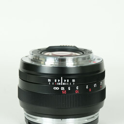 Carl Zeiss Planar T* 50mm F1.4 ZE [キヤノンEF用]