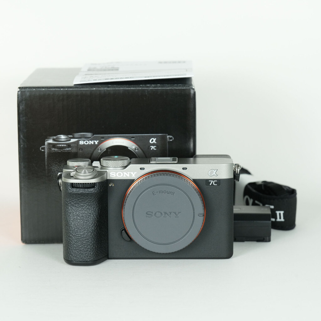SONY α7C II ボディ ILCE-7CM2 シャッター5000回 おまけ SONY α7C II（ILCE-7CM2）の出品 | ONE SCENE（ワンシーン）
