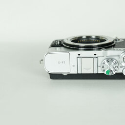OLYMPUS PEN E-P7
