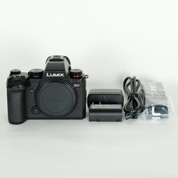 Panasonic LUMIX S5II DC-S5M2