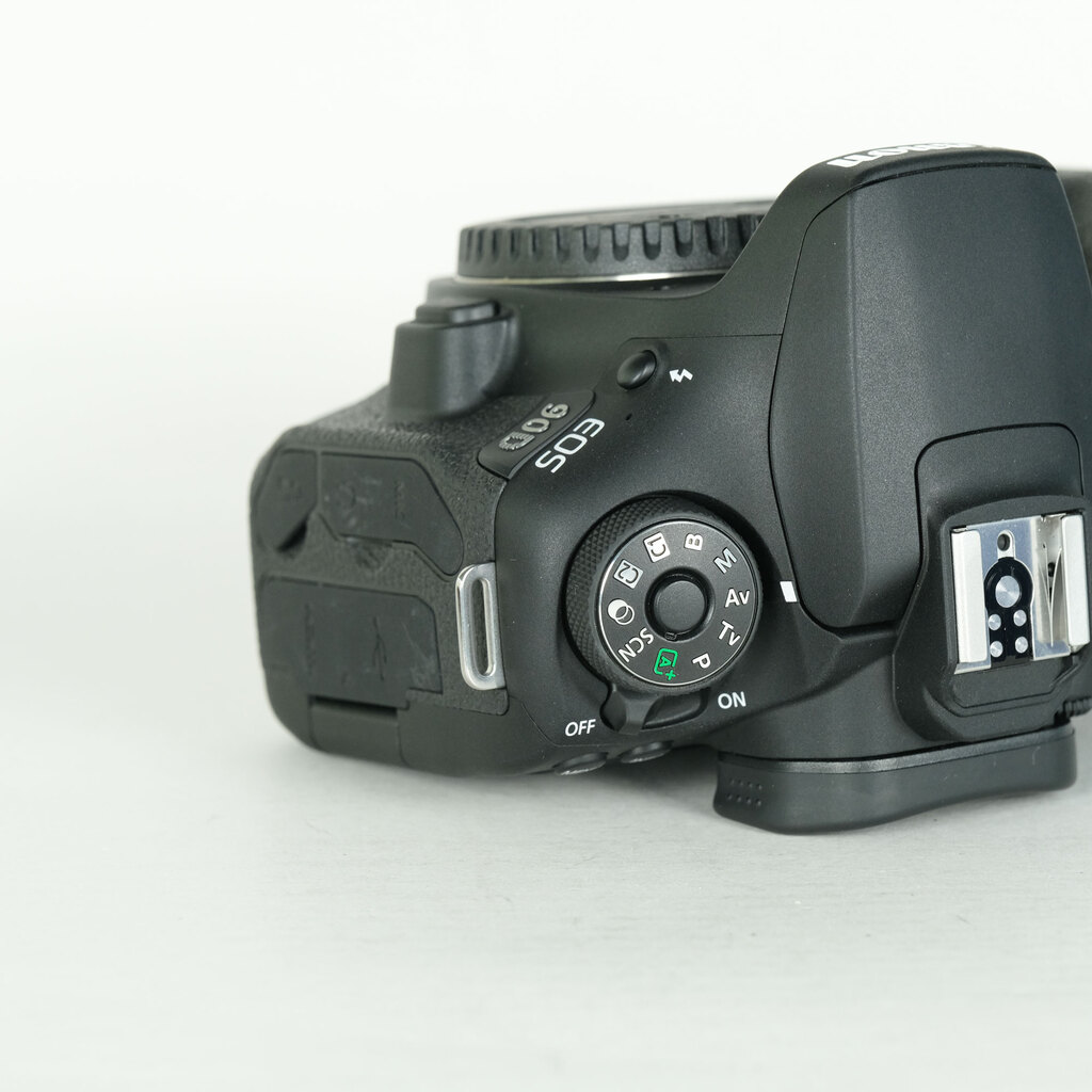 Canon EOS 90D