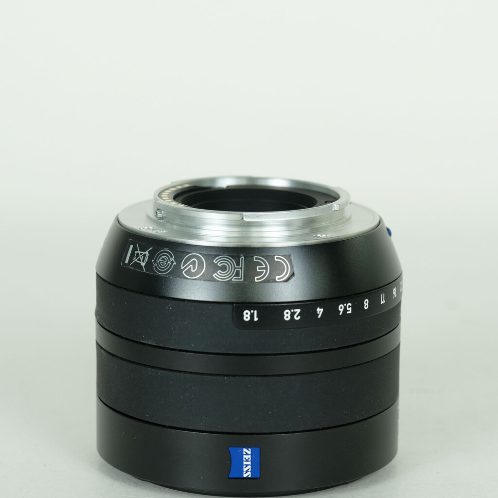 Carl Zeiss Touit 1.8/32 [フジフイルムX用]の出品 | ONE SCENE（ワン