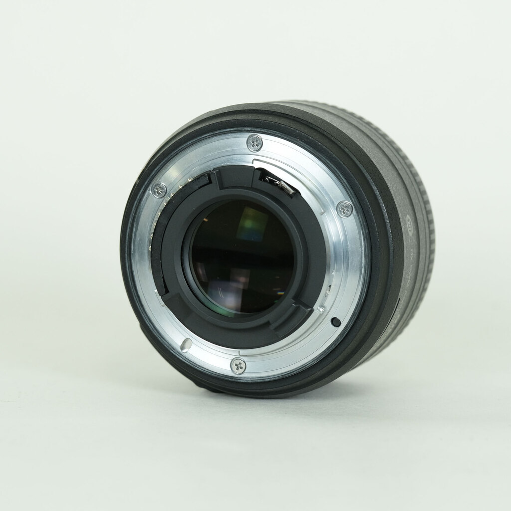 Nikon AF-S DX NIKKOR 35mm f/1.8G Nikon AF-S DX NIKKOR 35mm f/1.8G