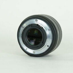 Nikon AF-S DX NIKKOR 35mm f/1.8G Nikon AF-S DX NIKKOR 35mm f/1.8G