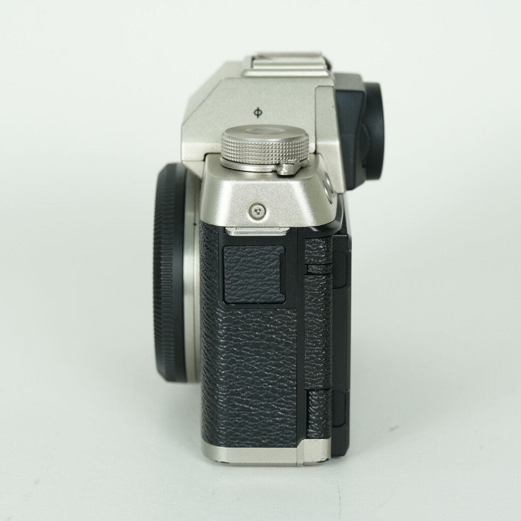 FUJIFILM X-T100 [�{�f�B �V�����p���S�[���h]