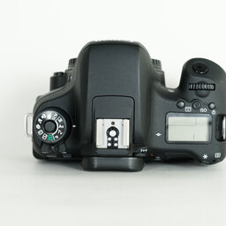 Canon EOS 8000D Canon EOS 8000D