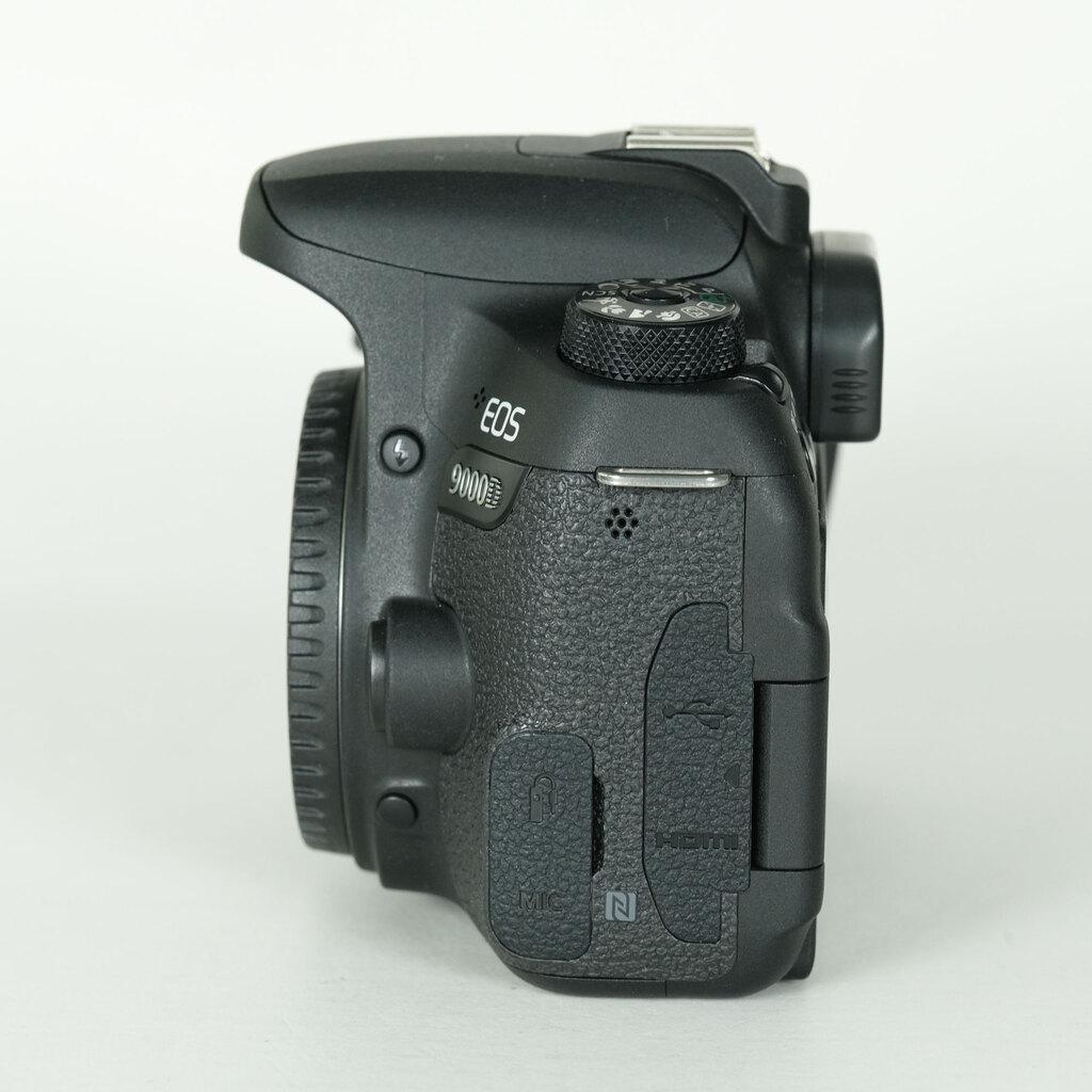Canon EOS 9000D [�{�f�B]