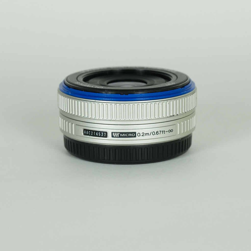 OLYMPUS M.ZUIKO DIGITAL 17mm F2.8 シルバー