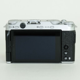FUJIFILM X-M5