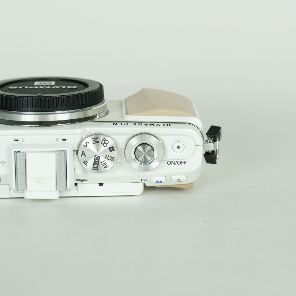 OLYMPUS PEN Lite E-PL7 ボディ ホワイト OLYMPUS PEN Lite E-PL7 ボディ ホワイト