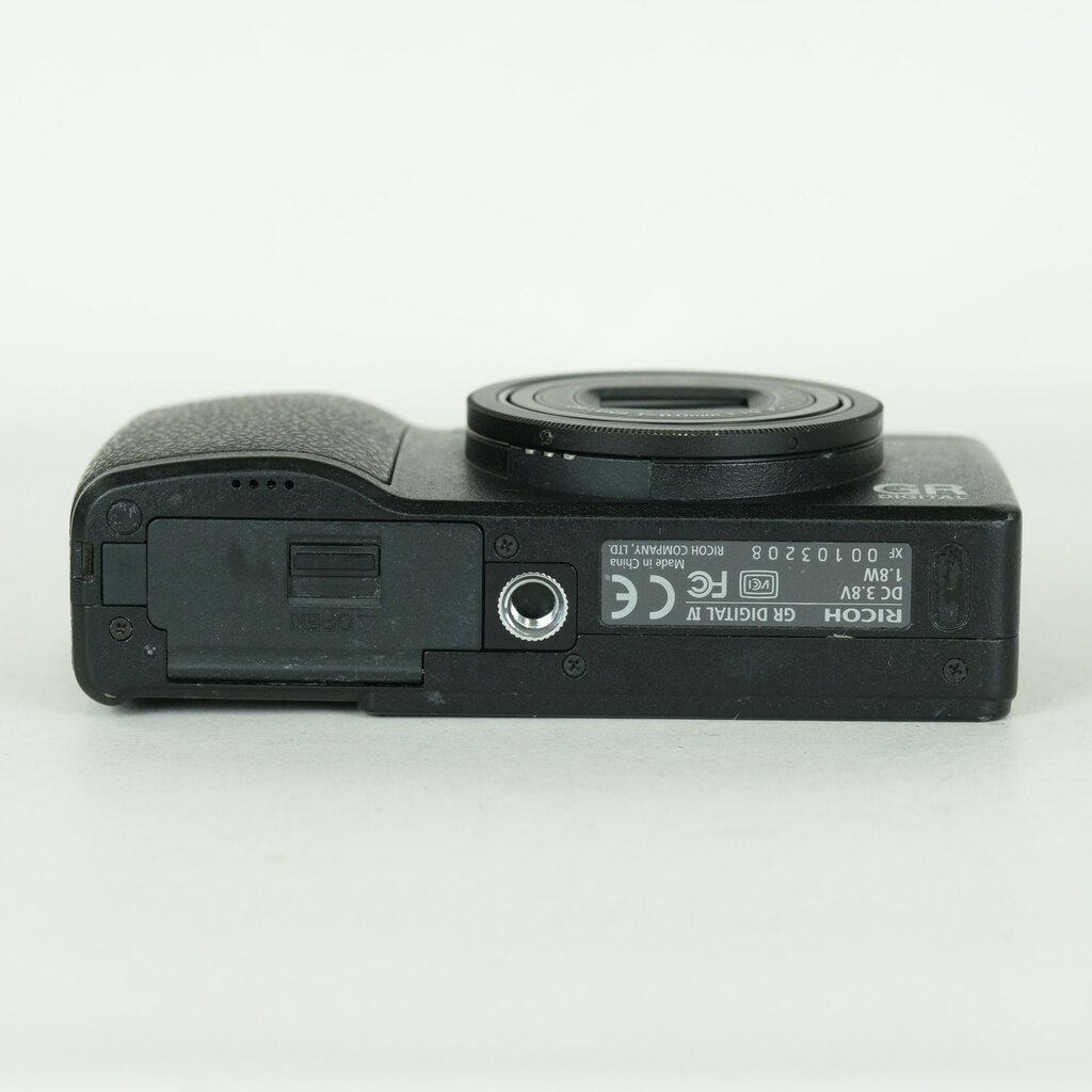 RICOH GR DIGITAL IV